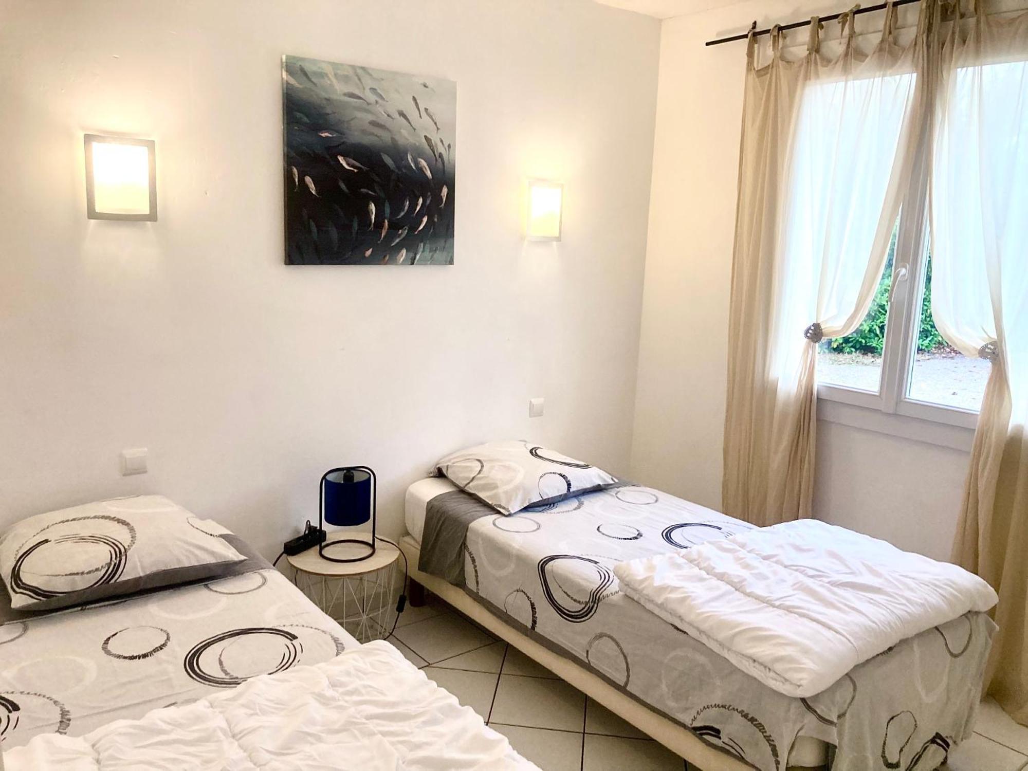 Villa 110M2, 7 Pers, Jacuzzi , 3 Chambres, Terrain Clos Et Arbore 2500M2 เทรเบส์ ภายนอก รูปภาพ